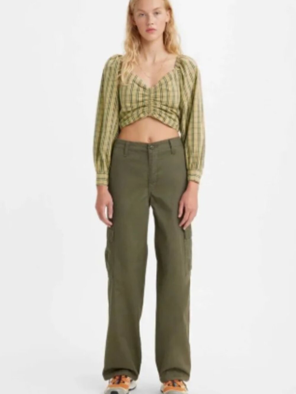 Levi's Women's Mid-Rise 94's Baggy Jeans Cargo in Army Green | 27x30